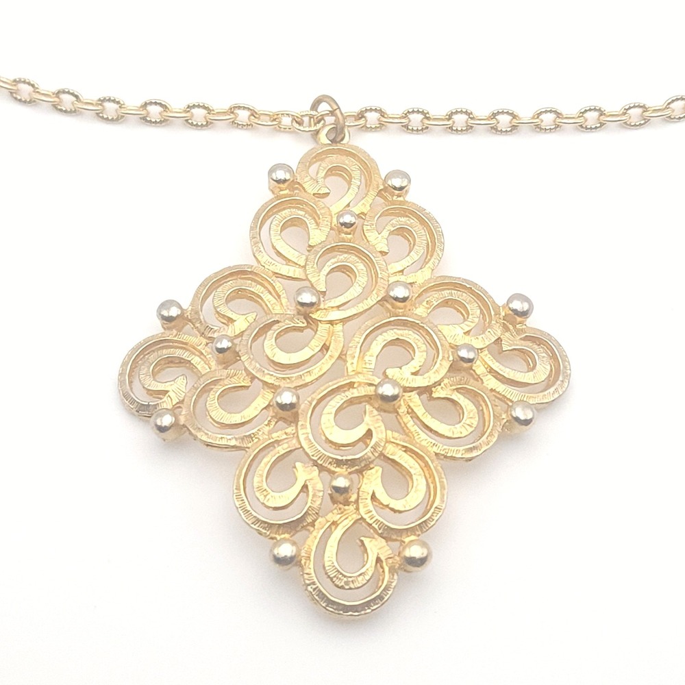 Gold Tone Filigree Scroll Pendant Necklace Diamond‎ Vintage